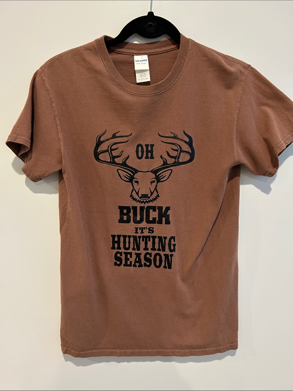 Gildan Brown Short Sleeve Hunting Graphic Tee